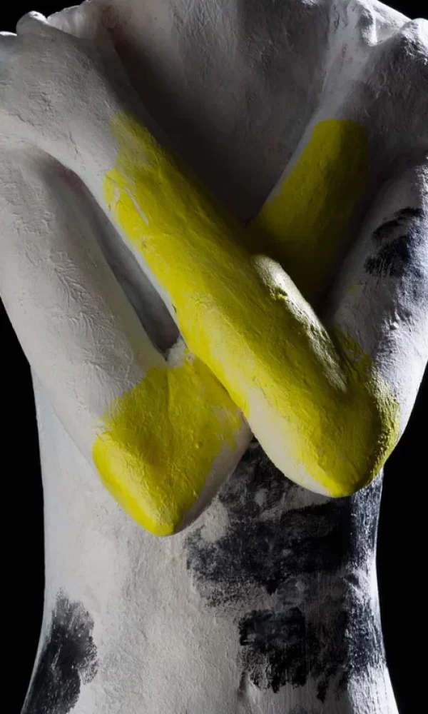 @iamnotadoll_project_Κίτρινα-Παπουτσάκια_yellow_hands